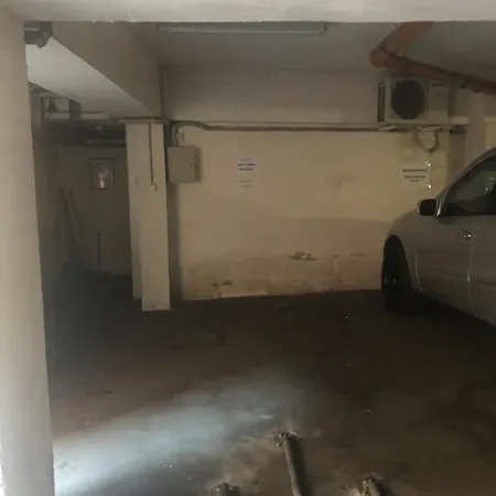Jacks's - Free Parking *