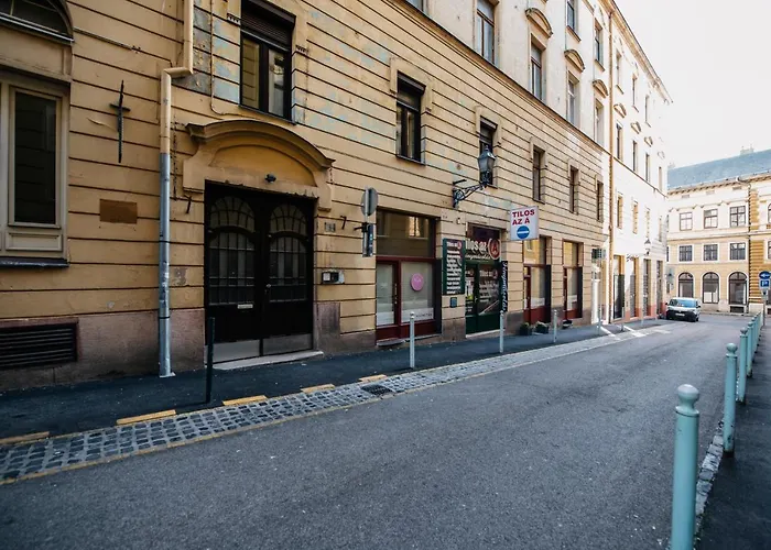 Daire Jacks's - Free Parking Peçuy
